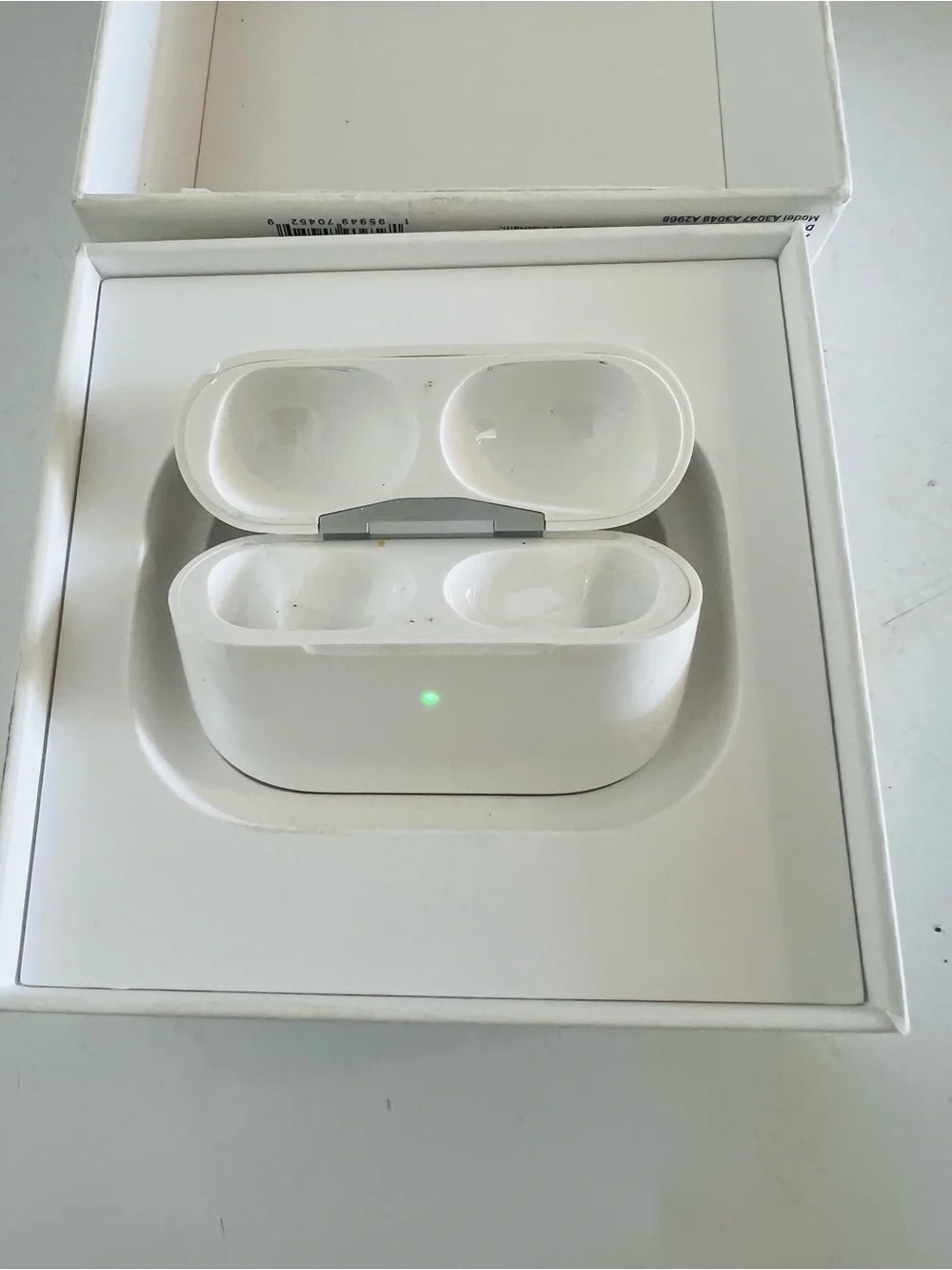 Apple AirPods Pro 2th Generation Charging Case in Working Good Case and Box